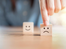 我的聲音在笑、淚卻在飆...表面幸福心裡在受苦　為何越來越多人「隱性哀傷」？專家曝治療準則