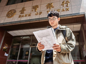 申請資格16年未調整  青貧族被漏接  放寬學貸門檻、彈性還款  比補助重要