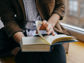 脫離考試後，人生該如何讀書？優先K這3種！銀色快手：讀令人排斥的書，預習與不對盤的人往來