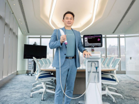 砸億元收爛攤子  起死回生在台賣成全球前五強  打掉重練  鳳凰電波續命暴紅