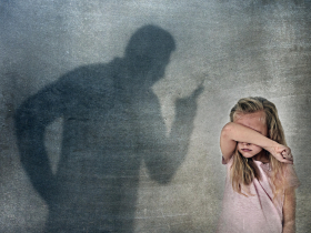 13年前把小二生當狗「用繩栓」、今再辱學生「奴隸」！教育局解聘他成全台首例：ｘ年不得聘任