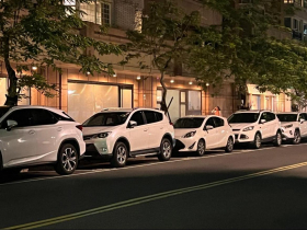 路邊刷一排白色車，台灣人為何超愛這顏色？3優勢完勝，內行卻說「易清潔」不是最大優點