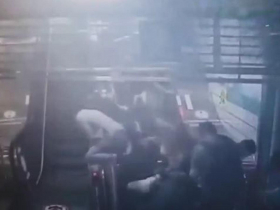 影／「人疊人」驚悚影片曝光！南韓電扶梯搭一半突「加速逆向」釀14傷…預防摔傷，謹記12注意事項