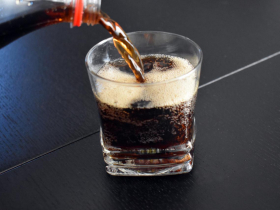 「阿斯巴甜」代糖列入致癌物，不只零卡可樂、口香糖霜淇淋優酪乳…都有用它！吃多少才有危險？