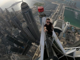 謊稱訪友溜上樓，法極限運動家挑戰68樓失敗、緊急「敲窗求救」難挽悲劇…發文最後視角曝光