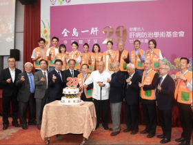 家族2至親肝癌驟逝，他不菸酒不熬夜仍中鏢！親兒捐肝獲重生，67歲爺謝肝基會：讓我又活過來