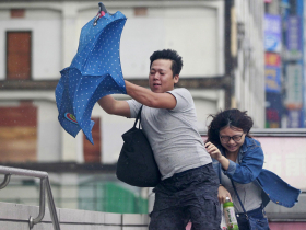 蘇拉、海葵、丹瑞「三颱共舞」，估今晚海警！會連放4天颱風假？彭啟明：這天最有機會