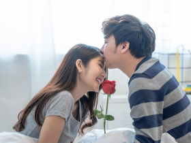 2個碩士孫不婚，嬤出招：先結的給500萬...他年收百萬對象限「月薪3萬」，奇葩理由曝光