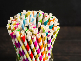 抱歉了！紙吸管不環保還可能致癌：90％都驗出1永久性化學物質，身體吸收累積排不出來