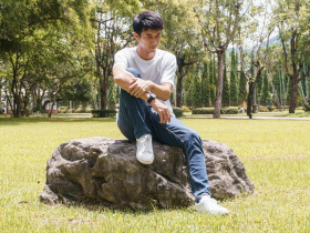 每日門禁11點、和朋友聚餐花費不能破200元...研究生哀怨母管太嚴：我已經25歲卻像還沒有成年