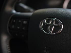 TOYOTA業務竟嗆不買就滾「買40萬車叫什麼叫」？陸民眾拍片公審，公司道歉了！影片曝光