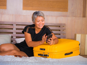 她離婚沒小孩，想「賣房」環遊世界引論戰…粉圓妹親身經驗：存夠4帳戶不買房「想住哪就住哪」