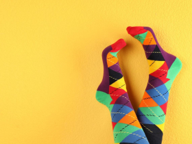 Work your socks off 不是要你脫下襪子工作