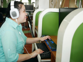 為什麼眼睛看不到還能上網發文？台灣第一位盲人社工師現身解密：視障者的世界