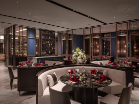 颱風天代客找活魚、花150萬港幣買日本鮑，新開幕餐廳「東方樓」寵客無上限