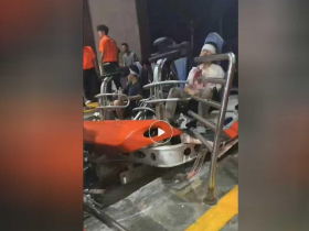 雲霄飛車爆追撞！疑氣壓不足失速「倒退嚕」　後方遊客上車閃避不及「肢體變形」，驚悚影片曝光！