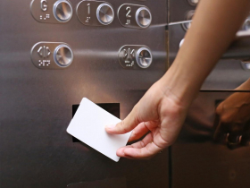 文湖線電梯關門後下墜！她驚恐求救「人生跑馬燈閃過」北捷稱僅是震動…遇「大怒神」該怎辦？