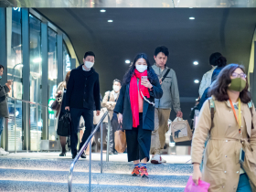 要變天了！午後北台灣轉濕涼「下探15度」，還沒冷完…首波大陸冷氣團這天報到「冬衣得先準備」
