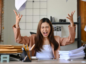 婆婆不順心就會對我咆哮...體貼丈夫瞬間龜縮擺爛「永遠只會回5字」　人妻心死：要離婚嗎