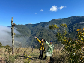 很冷又下雨，看到殘雪那一刻卻很興奮！今年平安夜，謝金河與好友見證羅馬縱走之美：一生難忘