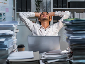 國中沒畢業的早餐店老闆，為何能賺得比大學上班族多？出社會後你得早點懂：出賣時間無法讓你致富