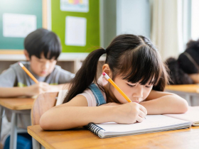 國小生地獄課表日睡6小時！父母不夠努力，小孩才要拼命...外商科技業主管揭「七年級父母的兩難」