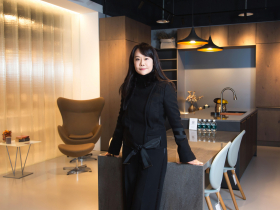 一把火燒光所有，她沒留一滴眼淚、咬牙籌錢賣屋全吞了…麗舍斯夏齡：求人是沒有用的「得靠自己」