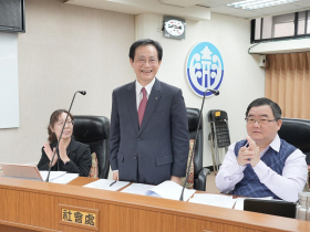 65歲民進黨前民代周柏雅，轉戰澎湖縣社會處長！為何請他當「最資深的一級主管」？縣長親揭答案