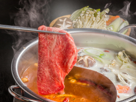 初瓦、嚮辣食物中毒，已56人上吐下瀉就醫「用餐區間曝光」！王品再發聲：沒任何理由推諉責任