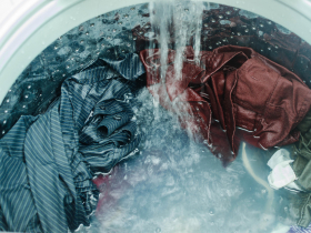 別讓洗衣機像「煉蠱場」！沒定期清比馬桶髒530倍，多久洗一次？要請專人拆機洗？一文看懂日常保養