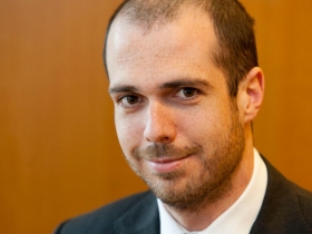 逆勢贏家》柯爾姆憑「使命感」打敗黑天鵝  13年摸透一項產業  就是最強專業