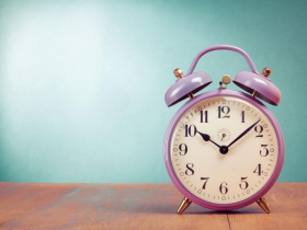 老外和你約＂two o'clock on the dot＂是什麼意思?