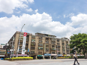 建商、屋主缺互信  政府容積獎勵變毒藥？ 1坪換1坪談不攏  燙金地都更卡關啟示錄