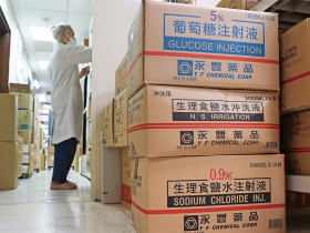 全台近八成市場遭斷貨  手術、洗腎拉警報  輸液荒延燒未解  藥界批寡占藥缺監管