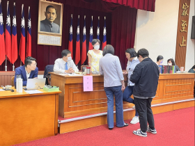 傅崐萁和黃國昌喬不動了？藍委不滿讓召委席次讓民眾黨，直接消失投票！民進黨：藍白合和以前不同了