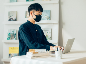 30歲負債50萬、提款機領不到1000元... 他改變這些心態，立馬存到100萬