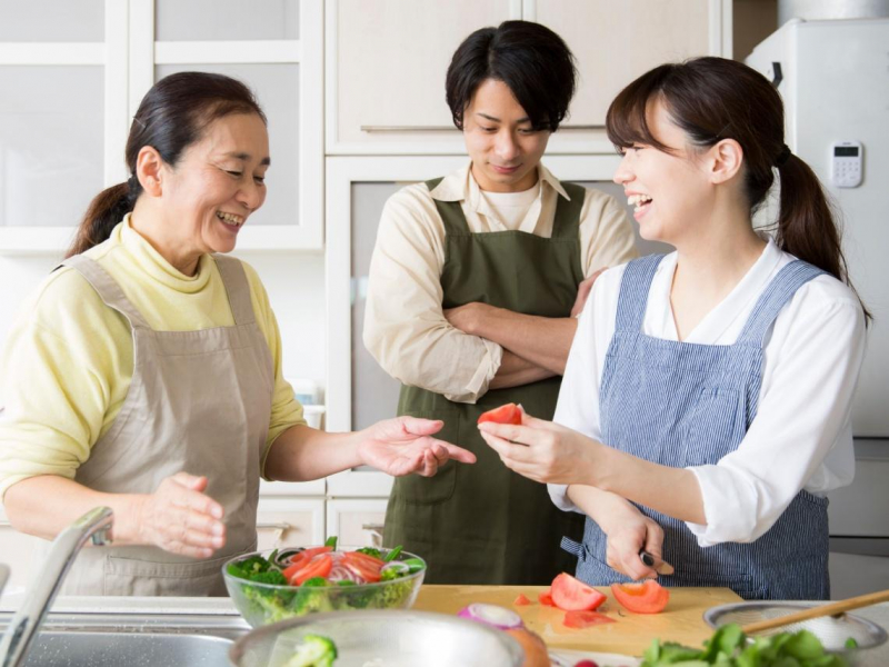 「兒子這麼帥，卻和這樣的兒媳結婚」看不慣老友一直嫌棄媳婦，她苦勸：媳婦幸福，兒子才會幸福