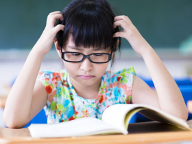 花錢就能提高成績？補習班老闆吐內幕：很多從小補習的孩子「養成1個壞習慣」，我要做生意不方便跟家長說