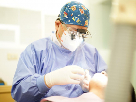 從拔牙到留住自然牙，選擇顯微根管可能更具成本效益