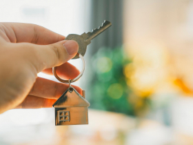 限貸令打到七間房的他  該賣屋周轉還是使用科目四房貸呢