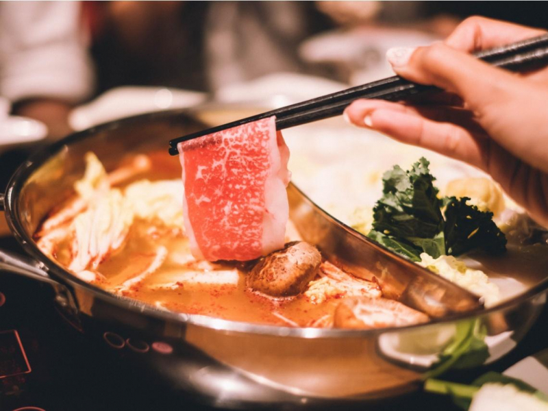 火鍋湯連煮30分鐘變濃縮毒湯汁！腎臟科醫師：火鍋7大NG吃法超傷腎，這樣吃「3顆腎臟都不夠用」