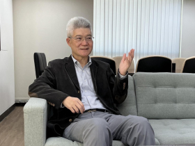 正因為虧損，所以要找出路！華視公視合資3千萬AI新創，胡元輝回應質疑：難道繼續當金山上的乞丐？