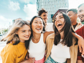 已婚者最幸福？5類人「幸福感排行」大公開　12種行為會讓你長期難「脫魯」、自願單身者較快樂