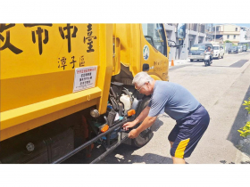 台中垃圾車首創「行動洗手桶」　便民好貼心