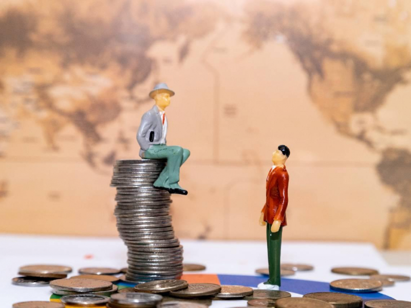 工程師爆肝才拚出300萬年薪，眼紅同事靠投資財富自由！認真工作≠安穩退休...資本社會給你我的震撼一課