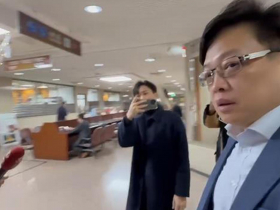 沈慶京保釋金來了…律師扛3咖行李箱「價值6千萬」！金主朋友半夜就挺他，交保後得電子腳鐐、限制出境