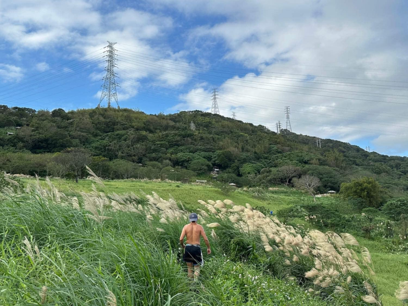 「新莊有山可跑？」老謝捷兔開年第一跑，從溫仔圳到墓園區：有挑戰又有趣味性的路線令人回味