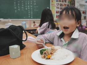 破沙發就是床、寒冬沒暖被…8歲女孩一天吃一餐常喊我好餓！他們出手相助吃到熱飯「長出肉肉」重獲笑容