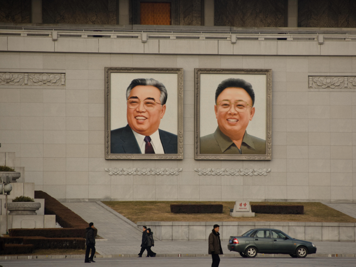 老謝晨跑，後面跟著黑衣人... 難忘北韓威權體制下，對領導人深入骨髓的崇拜