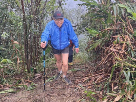 謝金河的開工收心操菜單！從雙溪走到這裡，雨中拉繩驚險下坡…當地人推薦吃這家海鮮